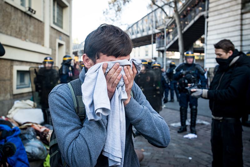 Illegal immigrants will be expelled France evacuates refugee camps