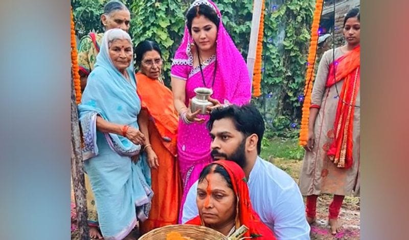 इसके बाद एक्ट्रेस ने पवन सिंह, रवि किशन और खेसारी लाल यादव जैसे सुपरस्टार के साथ काम किया। आज सीमा सिंह इंडस्ट्री में अपनी अलग पहचान बना चुकी हैं। इंस्टाग्राम पर उनके 3 लाख से भी ज्यादा फॉलोवर्स हैं।