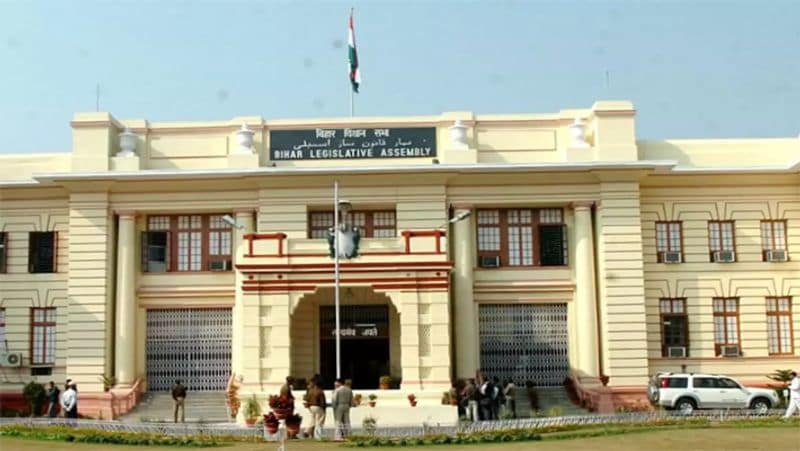 एक विधायक की शक्तियों को चार भागो में बांटा जाता है, पहला विधान शक्तियां, यानी वो शक्तियां जो भारत के संविधान के अनुसान इन्हें मिली है, जैसे एक विधायक राज्य सूची और समवर्ती सूची पर अपनी विधायी शक्तियों का प्रयोग कर सकता है। 