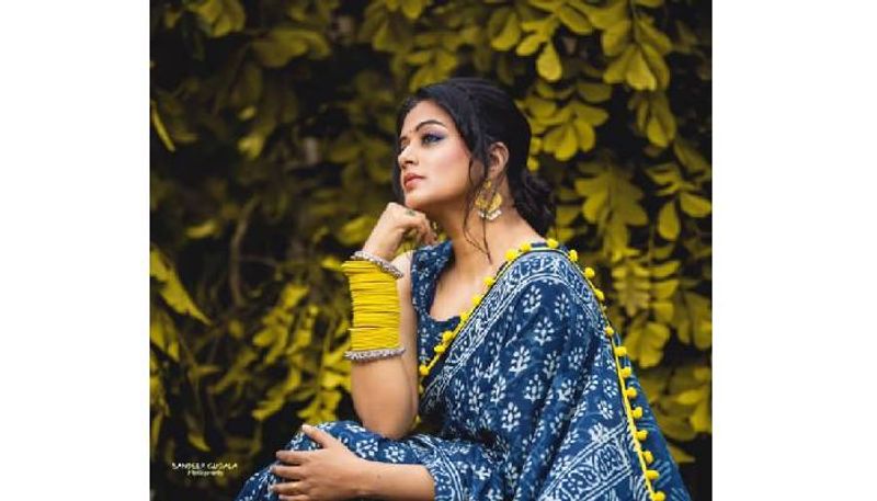 priya mani in indigo coloured saree