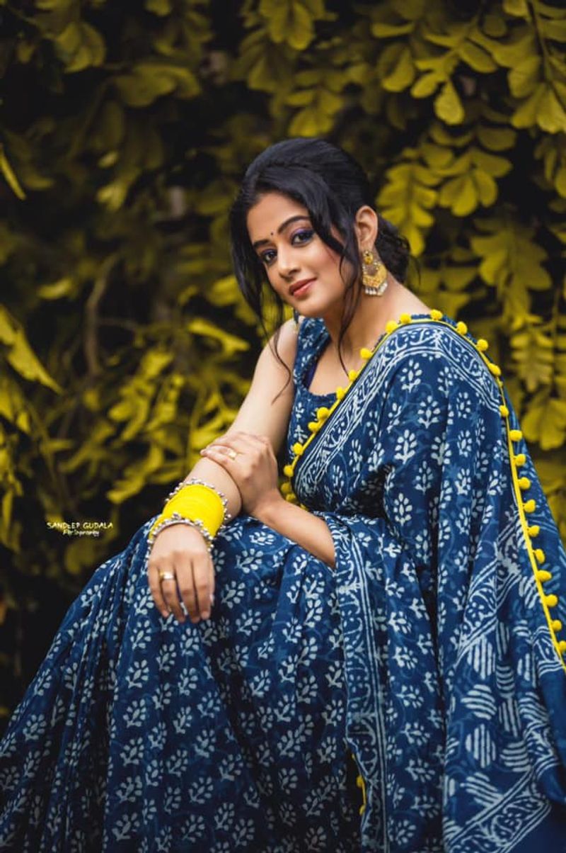 priya mani in indigo coloured saree