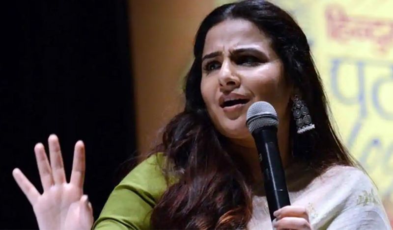 दरअसल, करीना कपूर के रिश्ते विद्या बालन के साथ तभी खराब हो गए थे, जब शाहिद कपूर से ब्रेकअप के बाद विद्या-शाहिद के रिलेशनशिप की बातें सामने आ रही थीं। 