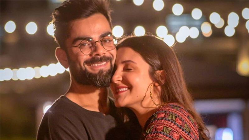 अनुष्का शर्मा जनवरी में मां बनने वाली हैं। विराट कोहली के साथ दुबई में पूरे आईपीएल सीजन रहने के बाद अब वो पति से दूर हैं। जहां विराट कोहली ऑस्ट्रेलियाई दौरे पर हैं, वहीं अनुष्का ने इस बार उनके साथ ना जाने का फैसला किया।