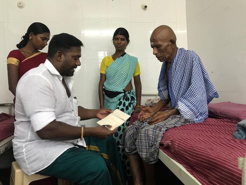 Actor Robo shankar help Thavasi who suffer cancer