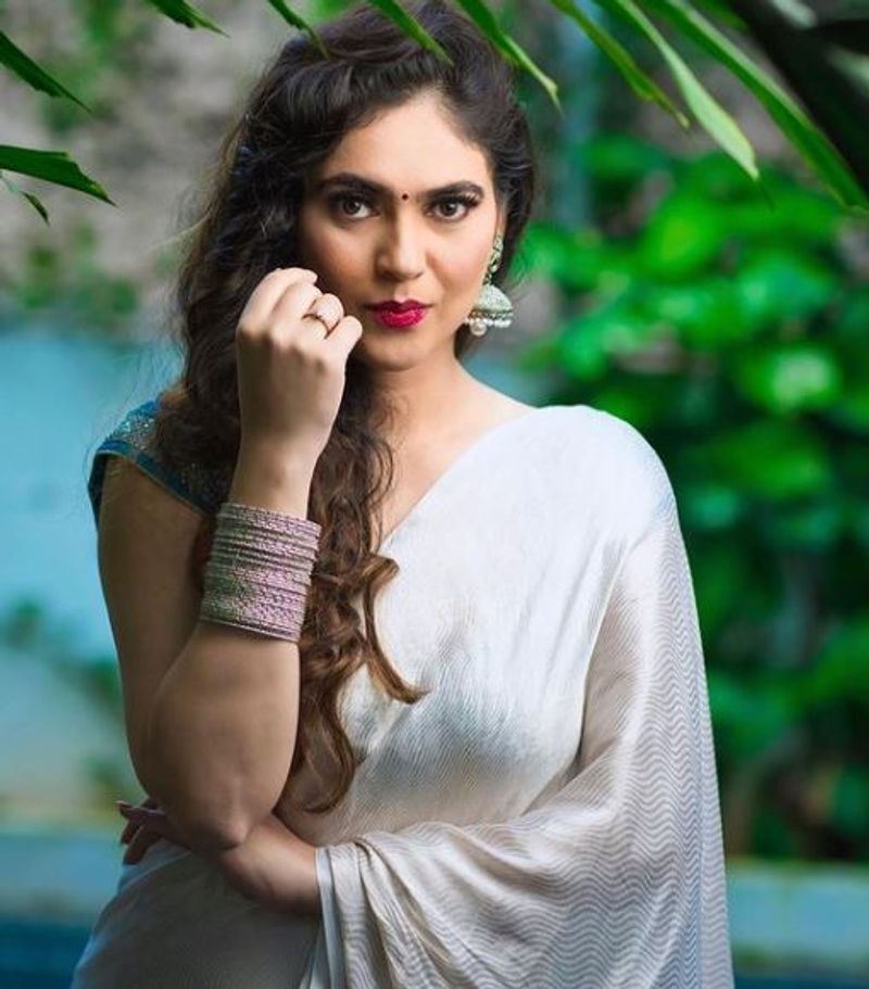 actress sherin recent white saree photo gallery