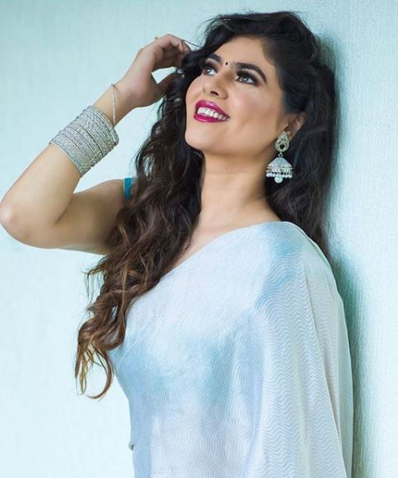 actress sherin recent white saree photo gallery