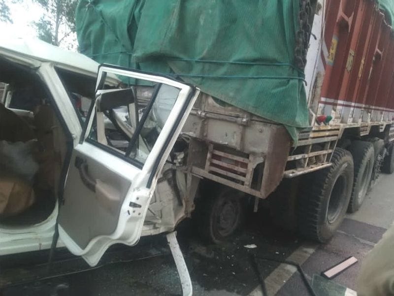 सूचना पर पहुंची पुलिस ने बोलेरो गाड़ी को गैस-कटर से काट कर सभी 14 लोगो के शव को बाहर निकाला। वहीं हादसा का पूरा रिस्क्यू करने में पुलिस टीम को तकरीबन दो घंटे का समय लग गया। वहीं, सीएम योगी आदित्यनाथ ने इस घटना पर दुख जाहिर किया है।