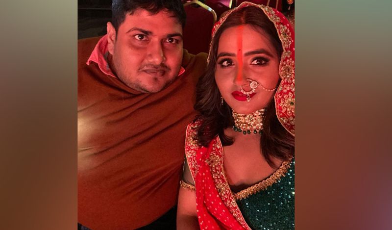 इस जोड़ी ने साथ में 30 से ज्यादा फिल्मों में काम किया है। इसी वजह से दोनों को साथ में देख लोग उनके रिलेशनशिप का कयास लगाने लगे थे। हालांकि, खेसारी ने एक बार कहा था कि उनकी शादी चंदा देवी से हो चुकी है और वो दो बच्चों के पिता हैं। 