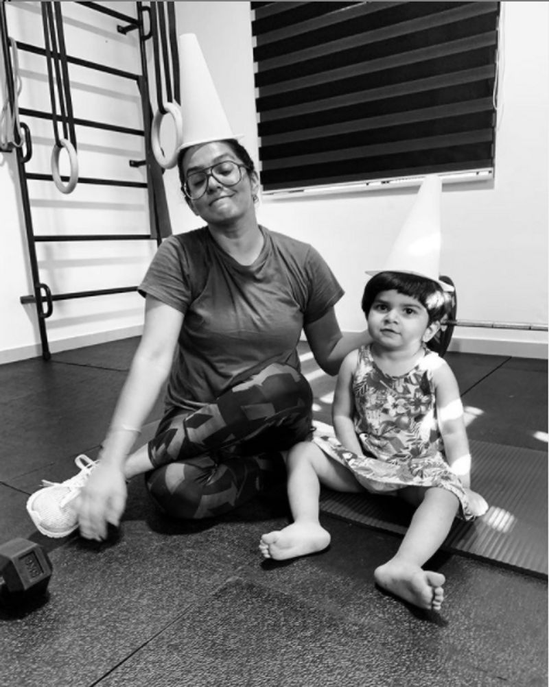 parvathy thiruvothu share beautiful picture with child