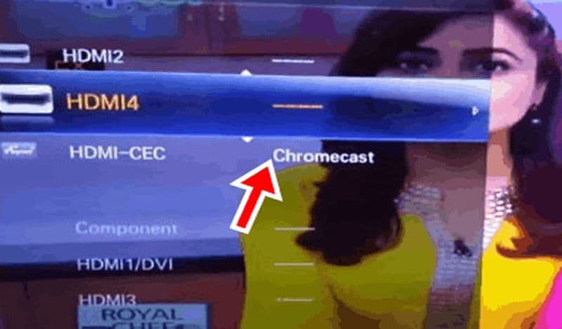 अब टीवी के रिमोट से HDMI पोर्ट को सिलेक्ट करें, जिसमें गूगल का क्रोमेकास्ट डिवाइज लगा हुआ है। इसके बाद अब अपने स्मार्टफोन को लें और वाईफाई ऑन करें। 