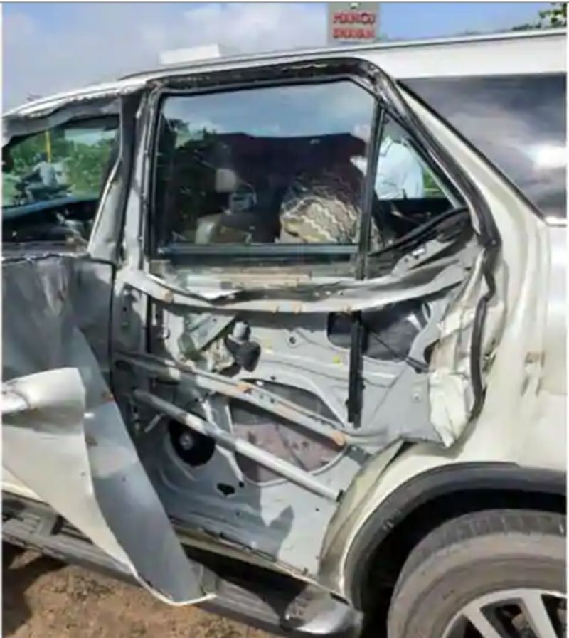 khushbu sundar slams man who claimed she faked car crash