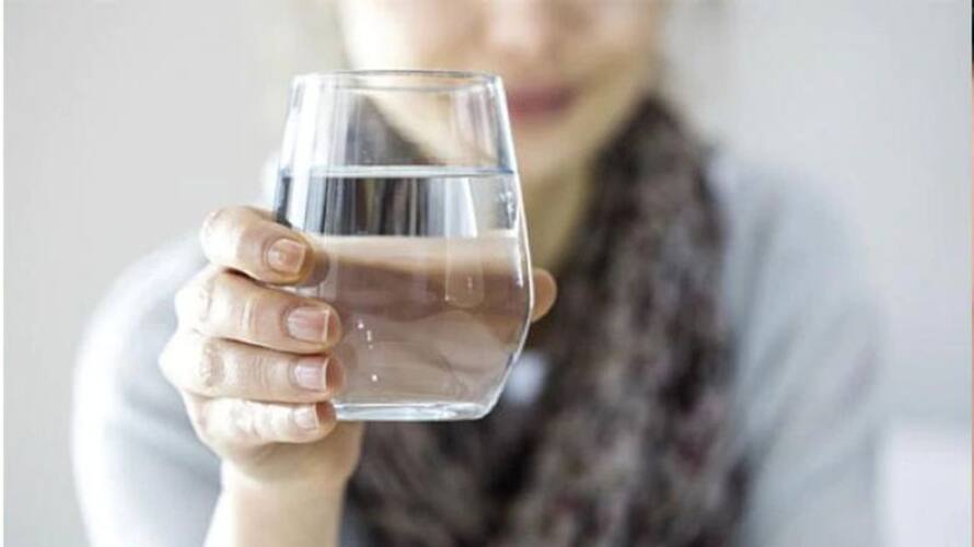 When and how much water should we drink each day? rsl When and how much water should we drink each day? rsl