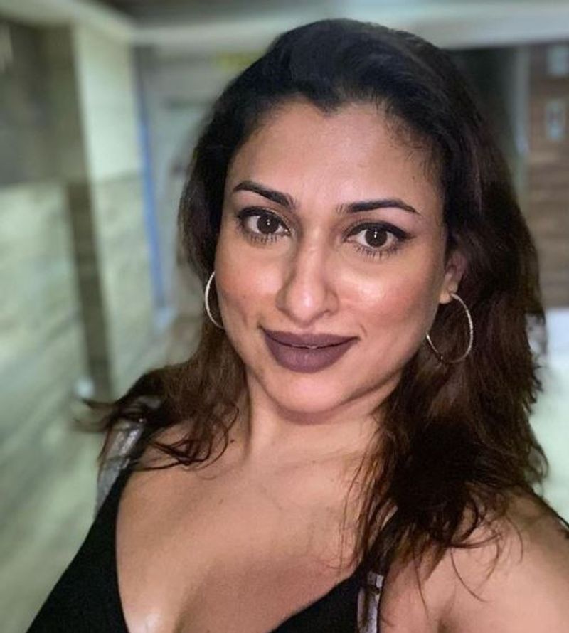 actress malavika latest hot swimming pool photo gallery