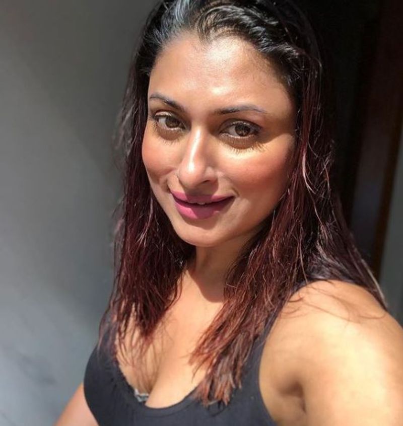 actress malavika latest hot swimming pool photo gallery