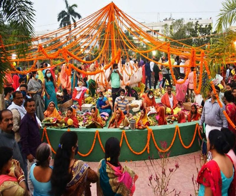 Chhath Puja: First Arghya given to Asthachalagami Surya in Corona, see photos asa