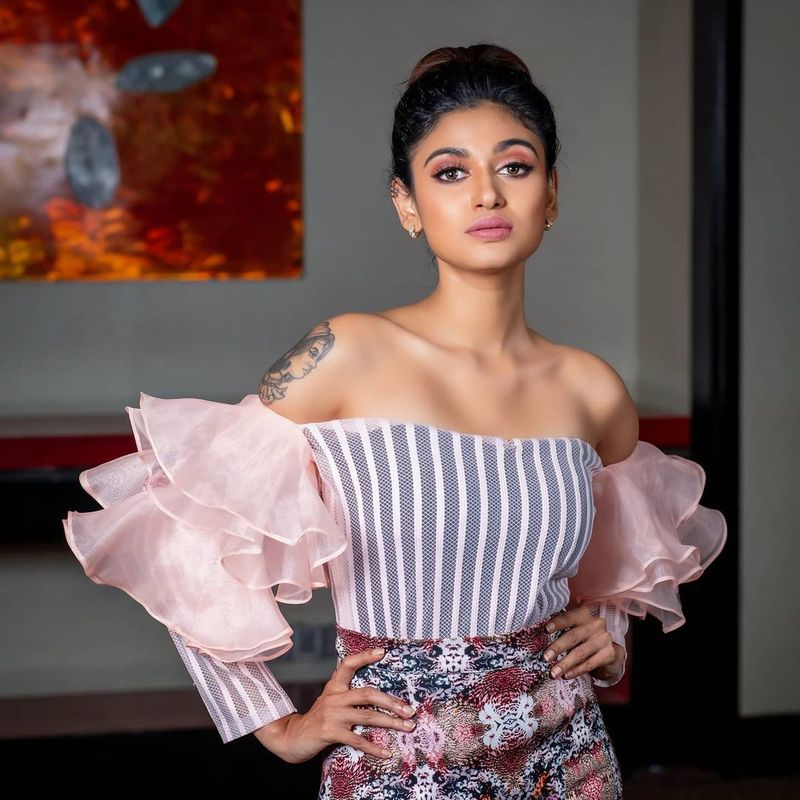 Oviya Hot photo shoot going viral in social media