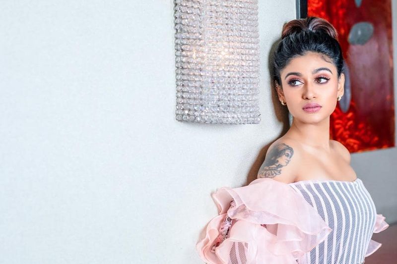 Oviya Hot photo shoot going viral in social media