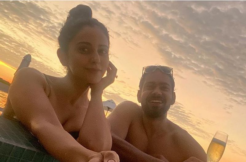 rakul preeth sing father capture hot bikini photo goes viral