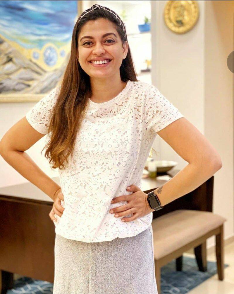 malayalam Actress anusree shared her latest simple photoshoot images on instagram