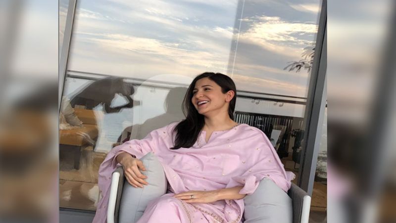 Actress Anushka Sharma enjoys perfect tea time with father candid photos goes viral BRd