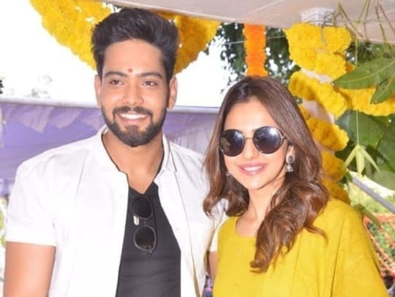 Netizens slams rakul preet singh for hot selfie with his brother