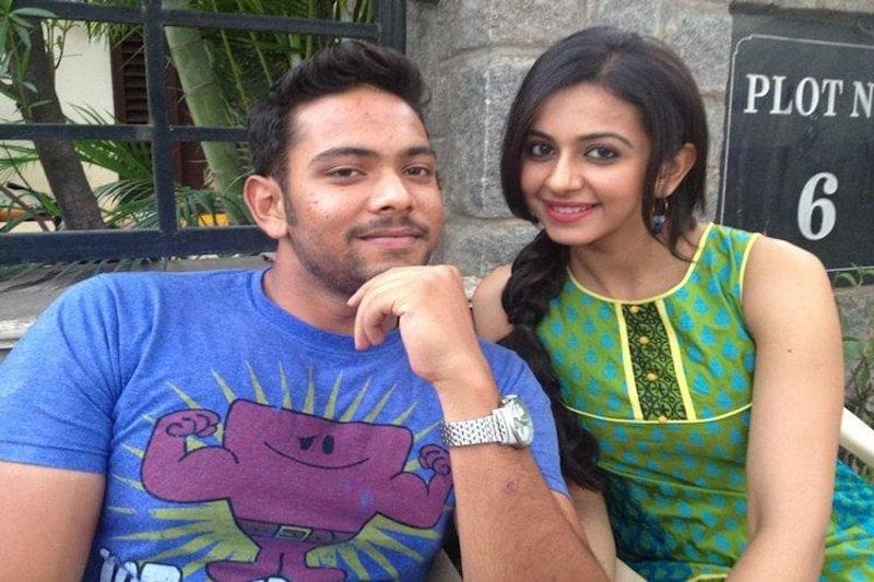 Netizens slams rakul preet singh for hot selfie with his brother