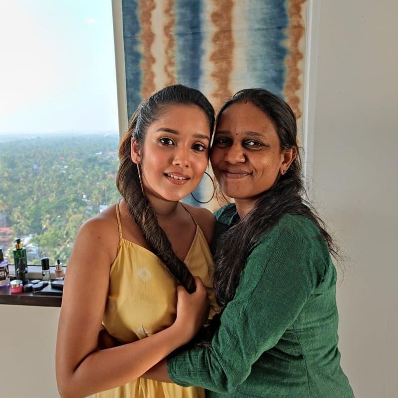 Fans shocking Anikha surendran galmour photo shoot