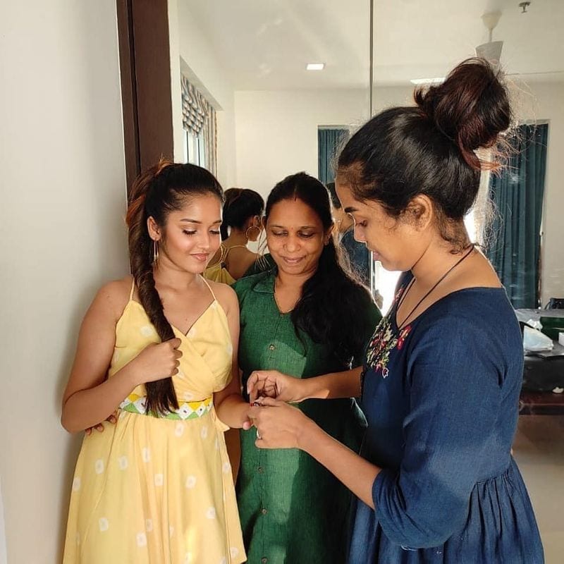 Fans shocking Anikha surendran galmour photo shoot