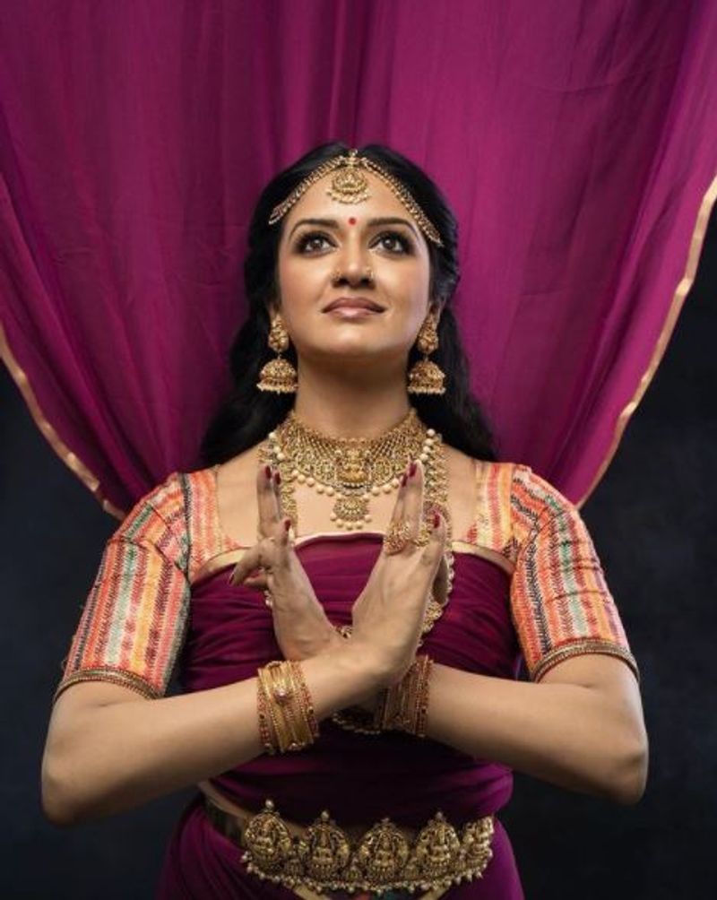 actress vimalaraman latest dancing photo shoot