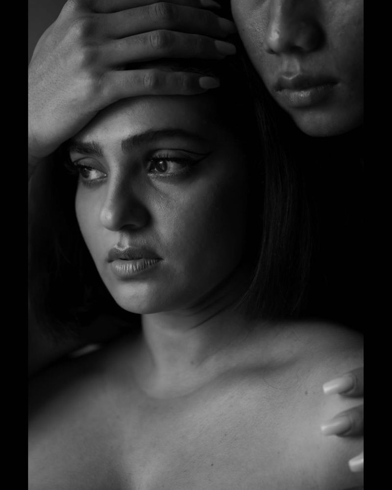Fans shocking for parvathy thiruvothu topless Photo shoot