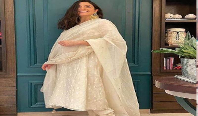 pregnant anushka sharma shooting back to back endorsement campaigns in mumbai photos viral