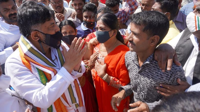 KPCC President DK Shivakumar Meeting With Congress Workers at Bellary District rbj