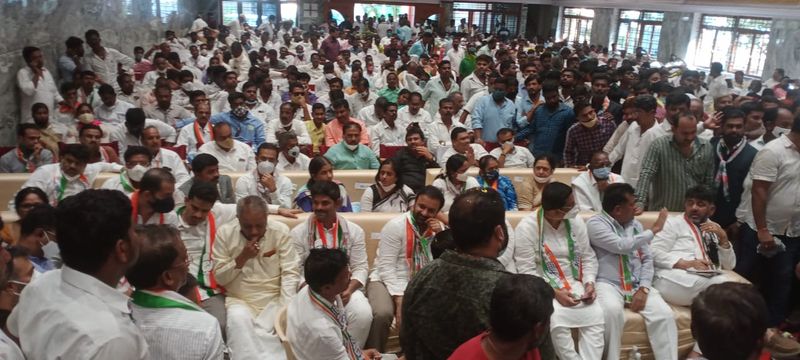 KPCC President DK Shivakumar Meeting With Congress Workers at Bellary District rbj