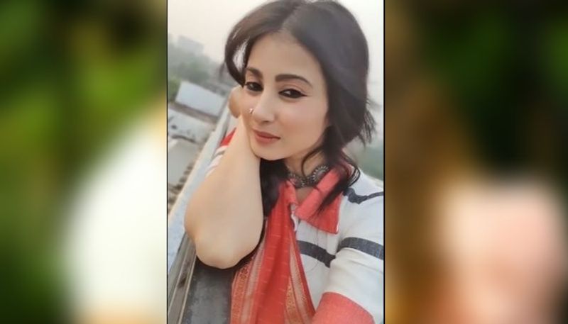 Monami Ghosh left people awestruck with her beauty in saree ADB