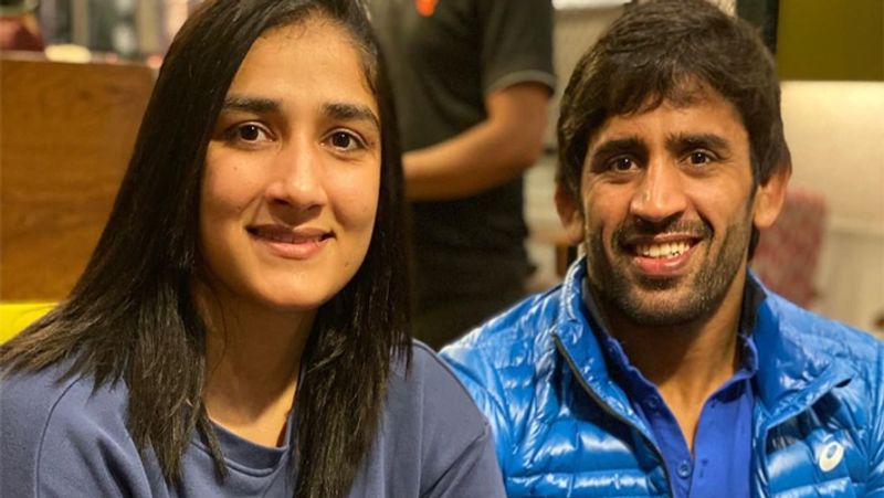 पहले संगीता व बजरंग पुनिया टोक्यो ओलंपिक के बाद शादी करने वाले थे, लेकिन ओलंपिक टलने के बाद दोनों परिवारों ने सहमति से 25 नवंबर को शादी करने का फैसला लिया है।