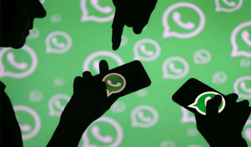WhatsApp ने लोगों की जिंदगी काफी आसान बना दी है। इसके जरिये आप किसी से चैट और वीडियो कॉल तक कर सकते हैं। काफी आसानी से आप इसके जरिये अपने घर-परिवार और दोस्तों के साथ जुड़े रह सकते हैं। 