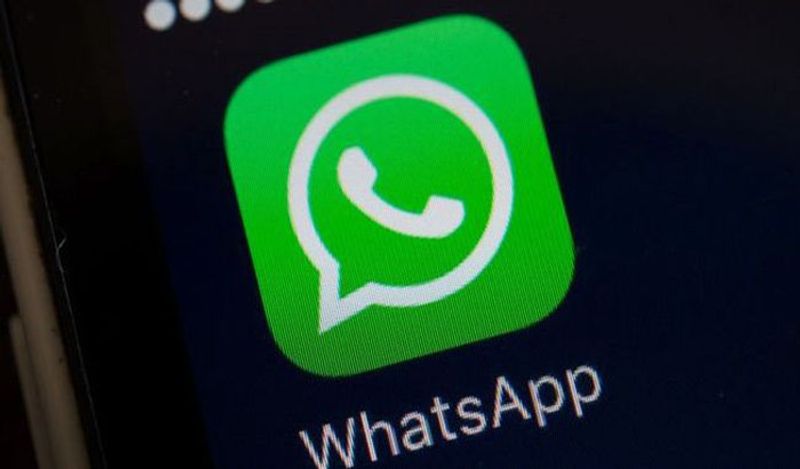 अभी WhatsApp पर आप किसी अनजान शख्स को तब तक टेक्स्ट नहीं कर सकते जबतक आपने उसका नंबर सेव नहीं किया है। नंबर सेव करने के बाद ही आप उसकी प्रोफाइल WhatsApp से खोलकर उसे टेक्स्ट कर सकते हैं
