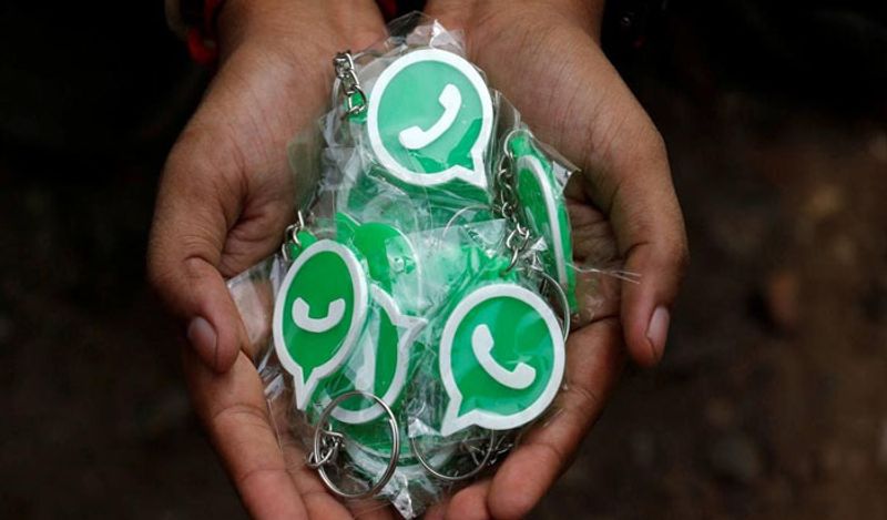 इस ऐप का नाम है WhatsTool Toolkit for WhatsApp, जिसे आपको प्ले स्टोर से डाउनलोड करना होगा। इस ऐप के जरिये आप किसी अनजान WhatsApp नंबर को बिना सेव किये चैट भी कर सकते हैं और उसकी फोटो भी देख सकते हैं। 