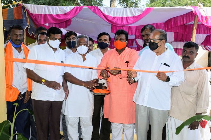 Minister B C Patil Talks Over Farmers grg