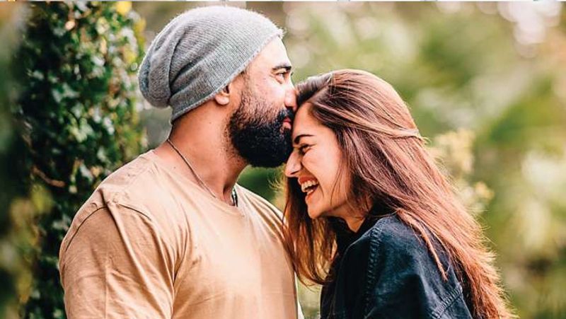 अन्नाबेल से पहले अमित इग्लैंड में रहने वाली एक लड़की को डेट करते थे। लेकिन कुछ समय की डेटिंग के बाद दोनों का ब्रेकअप हो गया। अमित ने एक इंटरव्यू में खुद बताई थी ब्रेकअप की वजह।