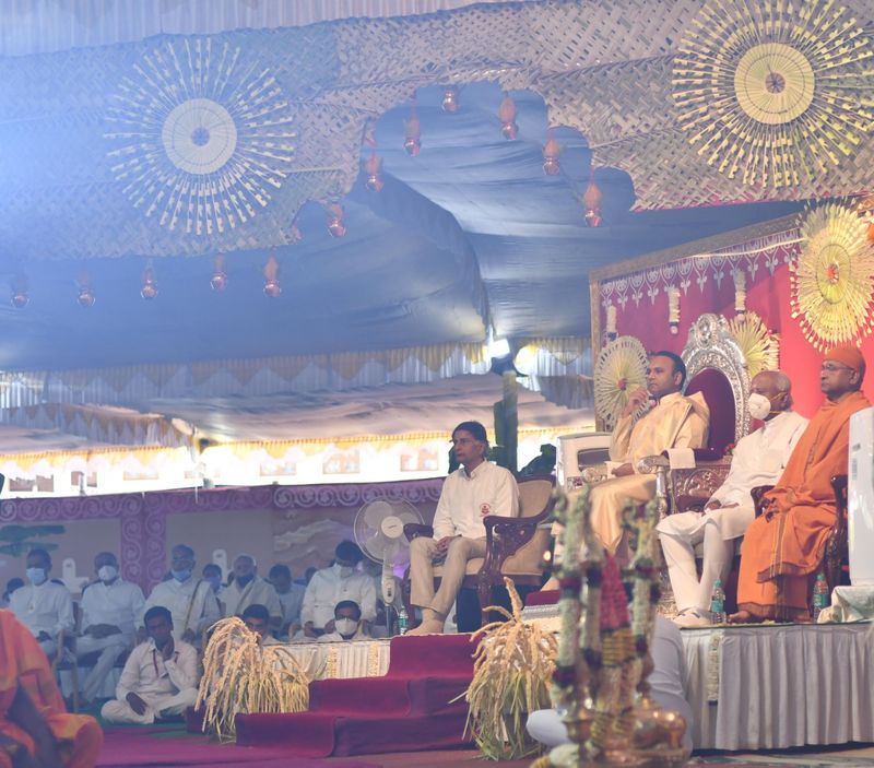 Sunil Gavaskar Visits sathya sai Ashram chikkaballapura snr