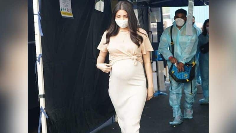 pregnant anushka sharma shooting back to back endorsement campaigns in mumbai photos viral