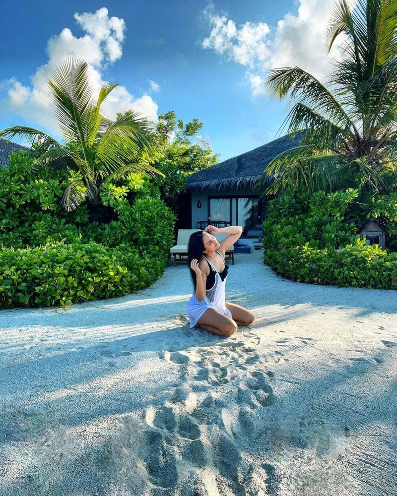 bollywood heroine sonakshi sinha bikini poses in maldives arj