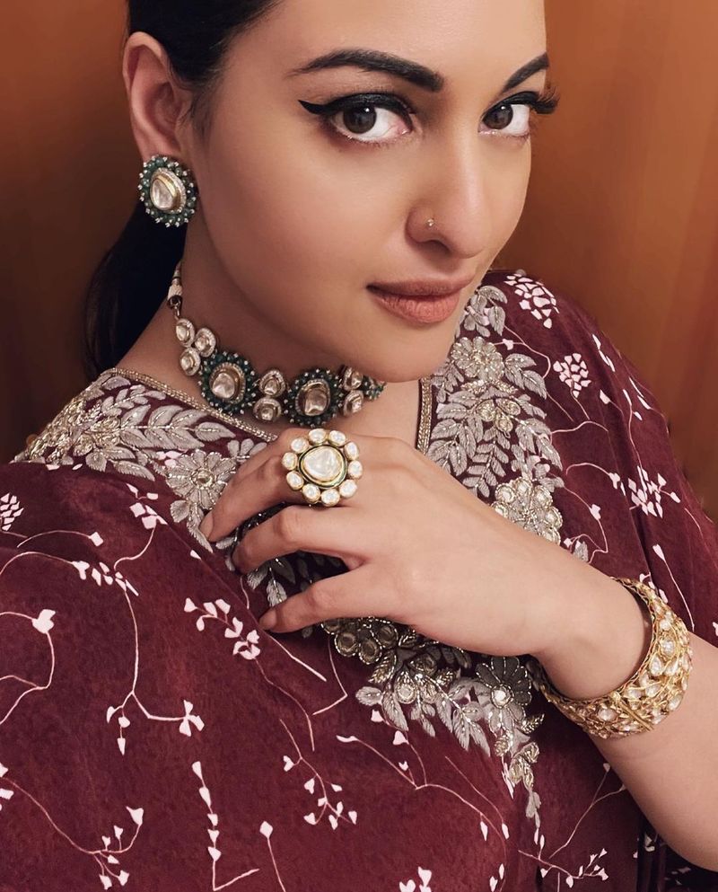 bollywood heroine sonakshi sinha bikini poses in maldives arj