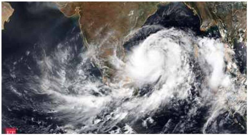 Intense intensity from night to early morning tomorrow. Nivar in fury, hurricane at 155 kmph.