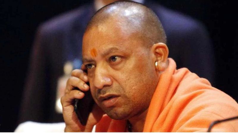 बताते चले कि रविवार की शाम मिले धमकी के बाद पुलिस सक्रिय हो गई थी। सुशांत गोल्फ सिटी थाना में चौकी प्रभारी अहमामऊ ने देर रात मुकदमा दर्ज कराया था। साइबर सेल द्वारा फोन नंबर की जांच में लोकेशन आगरा की मिली। सुशांत गोल्फ सिटी थाना प्रभारी सचिन सिंह के साथ टीम ने ग्राम अकोला थाना मांगरोल आगरा से आरोपी स्टूडेंट को गिरफ्तार कर लिया।