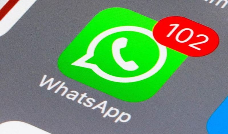 WhatsaApp के कई फायदे हैं। लोग इस ऐप के जरिये अपने दूर रह रहे दोस्तों और रिश्तेदारों से जुड़े रहते हैं। लेकिन ये भी सच है कि इस ऐप की वजह से पर्सनल रिश्तों में कड़वाहट आ जाती है। 