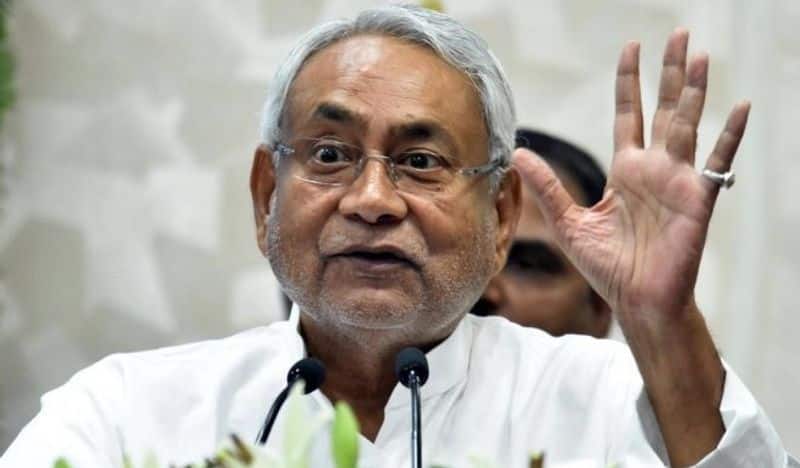 Man chops off his finger to celebrate Nitish Kumar victory pod