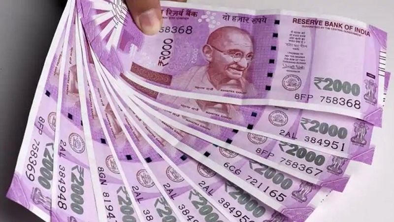 ये हैं पोस्ट ऑफिस की प्रमुख योजनाएं
पोस्ट ऑफिस में सेविंग्स अकाउंट के अलावा पीपीएफ पीपीएफ (PPF), किसान विकास पत्र (KVP) सुकन्या समृद्धि योजना (SSY), मंथली इनकम स्कीम (MIS), सीनियर सिटिजन्स सेविंग्स स्कीम (SCSS), नेशनल सेविंग सर्टिफिकेट (NSC) मुख्य योजनाएं हैं। सबकी खासियत अलग-अलग है। इसमें कुछ योजनाएं खास मकसद को ध्यान में रखते हुए लॉन्च की गई हैं।
(फाइल फोटो)
