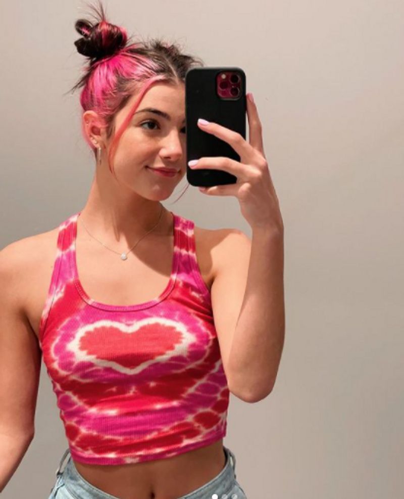 US Teen Sensation Charli DAmelio Becomes First Person to Hit 100 Million TikTok Followers dpl